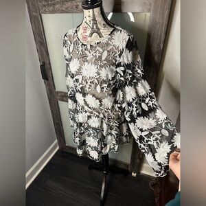 Chic Floral Lace Blouse Dress - Black and White